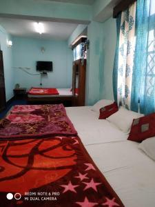 מיטה או מיטות בחדר ב-Ditto Room Heritage Hotel, Gangtok