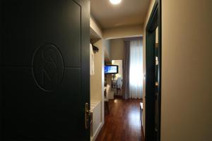 TV a/nebo společenská místnost v ubytování Grande Albergo Maugeri