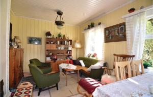 Galería fotográfica de Cozy Home In rjng With Kitchen en Årjäng