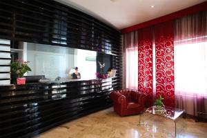 The lobby or reception area at Grande Albergo Maugeri