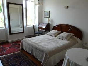 En eller flere senge i et værelse på La Promenade en Champagne