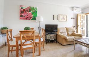 オリフエラ・コスタにあるBeautiful Apartment In Orihuela Costa With Kitchenのギャラリーの写真
