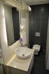Koupelna v ubytování Miller Hotel