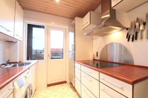 Η κουζίνα ή μικρή κουζίνα στο Strandby Plads (ID 185)
