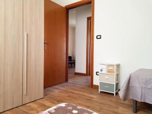 a bedroom with a bed and a wooden door at casa S Leonardo in Crotone