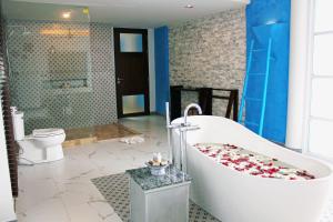 Een badkamer bij Weekender Resort