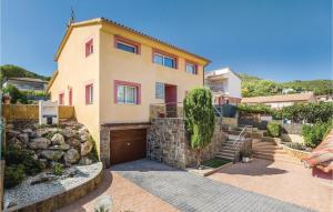 Holiday home Carrer Benicarlo, Canyelles, Spain - Booking.com