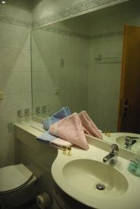 Koupelna v ubytování Hotel Garni "Zur Güldenen Gabel" + 12 fotografií