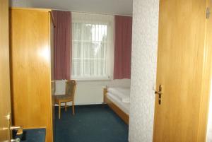 Postel nebo postele na pokoji v ubytování Hotel Garni "Zur Güldenen Gabel"