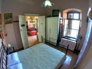 Ένα ή περισσότερα κρεβάτια σε δωμάτιο στο Moschos Mansion