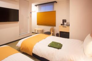 Postel nebo postele na pokoji v ubytování Hotel Kuretakeso Hiroshima Otemachi