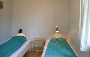 Säng eller sängar i ett rum på Nice Home In Lttorp With 3 Bedrooms And Wifi