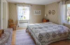 Säng eller sängar i ett rum på 3 Bedroom Nice Home In Hradsbck