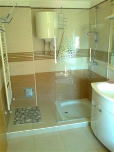 Ένα μπάνιο στο Apartments Edo +35 φωτογραφίες