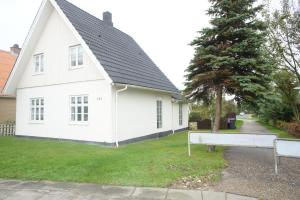 a white house with a bench in front of it at Sædding Strandvej (ID 119) in Esbjerg