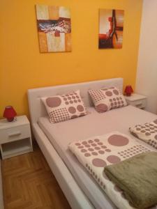 Katil atau katil-katil dalam bilik di Apartman Marina sa garazom +30 gambar