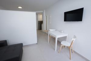 TV a/nebo společenská místnost v ubytování Apartamentos Mombasa 2 planta