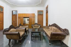 Et sittehjørne på RedDoorz near Tugu Yogyakarta