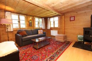 a living room with a couch and a table at Les Favrod in L'Etivaz