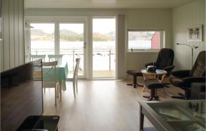 Posezení v ubytování Amazing Apartment In Lindesnes