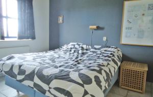 a bedroom with a bed with a black and white comforter at Beatrix 164 in Julianadorp +12 photos