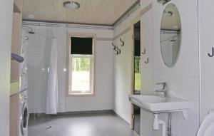 ห้องน้ำของ Stunning home in Vittaryd with 4 Bedrooms, Sauna and WiFi