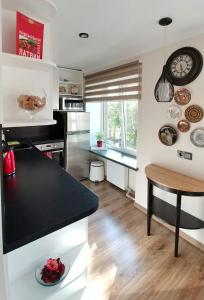 a kitchen with a black counter top in a room at Elen White Apartment in Rēzekne