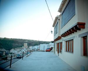 Το κτήριο όπου στεγάζεται  the country house