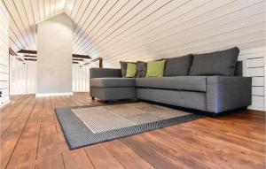 Гостиная зона в Lovely Home In Älgarås With Kitchen