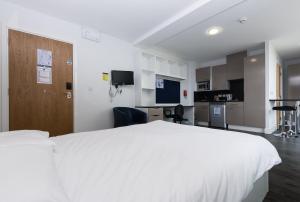 Destiny Student - Holyrood (Brae House)的厨房或小厨房