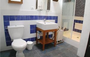 Bathroom sa Stunning Home In Beaulieu Sur Sonnette With Kitchen