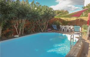 Gallery image of Nice Home In Villeneuve Les Beziers With 2 Bedrooms, Wifi And Private Swimming Pool in Cers