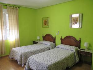 Cama o camas de una habitación en Hostal Pradillo