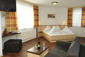Postel nebo postele na pokoji v ubytování Hotel Alpina