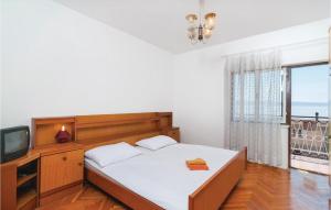 Postel nebo postele na pokoji v ubytování Apartment Jesenice Bajnice With Sea View Ix