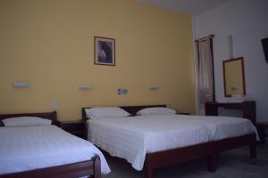 
A bed or beds in a room at Porto Galini
