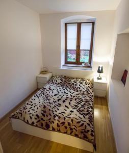 Tempat tidur dalam kamar di Apartament 'Aleks' Tykocin
