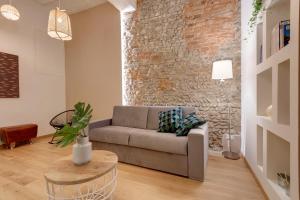 A seating area at Borgo Apartment by Mamo Florence