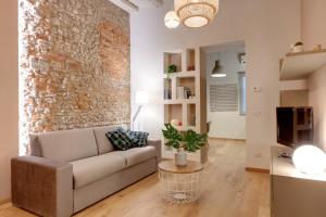 A seating area at Borgo Apartment by Mamo Florence