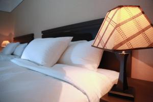 Postel nebo postele na pokoji v ubytování King Town Hotel
