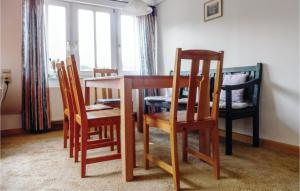 a dining room table with four chairs and a table and a table and chairsktop at Stunning Apartment In Sankt Andreasberg in Sankt Andreasberg