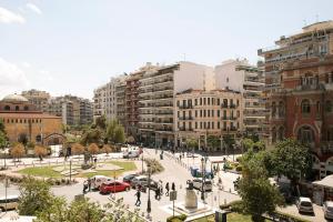 Afbeelding uit fotogalerij van #FLH - Boho Chic Apartment, Agia Sofia District in Thessaloniki