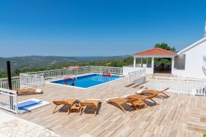 Bazén v ubytování Holiday home Danica nebo v jeho okolí