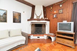 Telewizja i/lub zestaw kina domowego w obiekcie Apartment Milka 1950