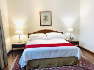 Postel nebo postele na pokoji v ubytování Maidens Hotel New Delhi