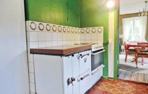 Ett kök eller pentry på Amazing Home In Mariannelund With 3 Bedrooms