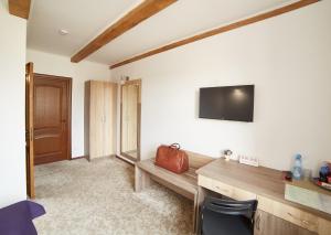 TV a/nebo společenská místnost v ubytování Coin Hotel