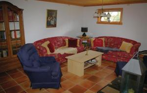 Khu vực ghế ngồi tại 5 Bedroom Awesome Home In Borhaug +11 ảnh