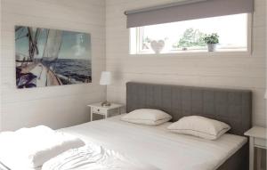 シーピンスリーにあるBeautiful Home In Kpingsvik With 3 Bedroomsのギャラリーの写真