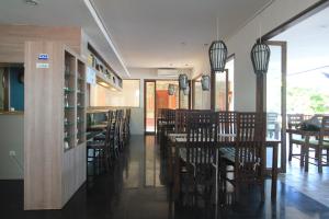 Restaurace v ubytování Alit Beach Resort and Villas